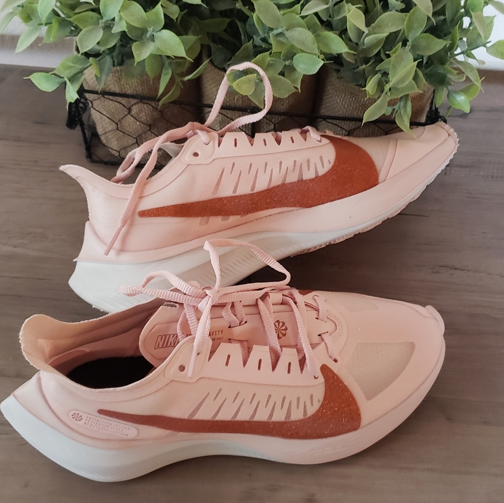 Womens Nike Zoom Gravity Pink Sneakers